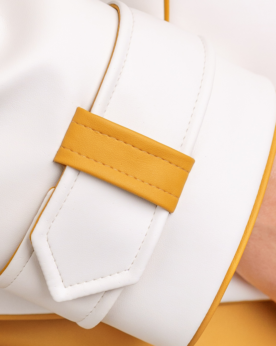 white-leather-large-01-conv-sat